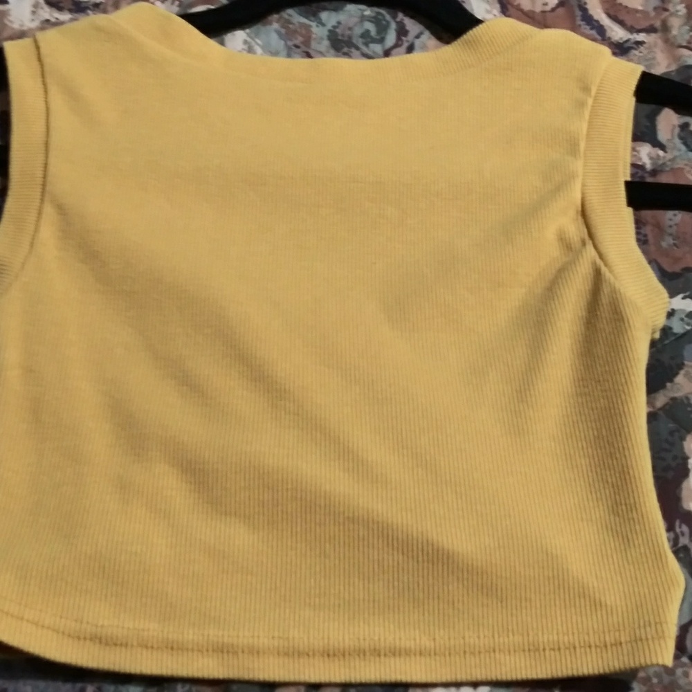 3/$15 Criss cross crop top - Picture 3 of 3